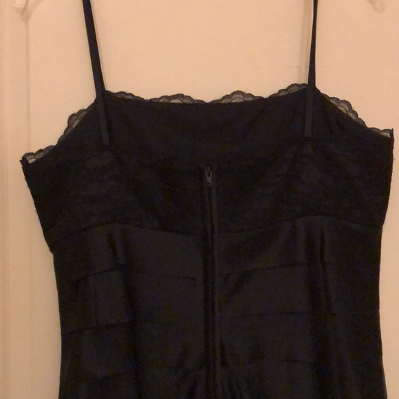 The Little Black Sheath Dress - Picture 4 of 7